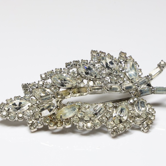 Vintage 1950s Weiss Clear Rhinestones Leaf shape Brooch - Picture 3 of 7